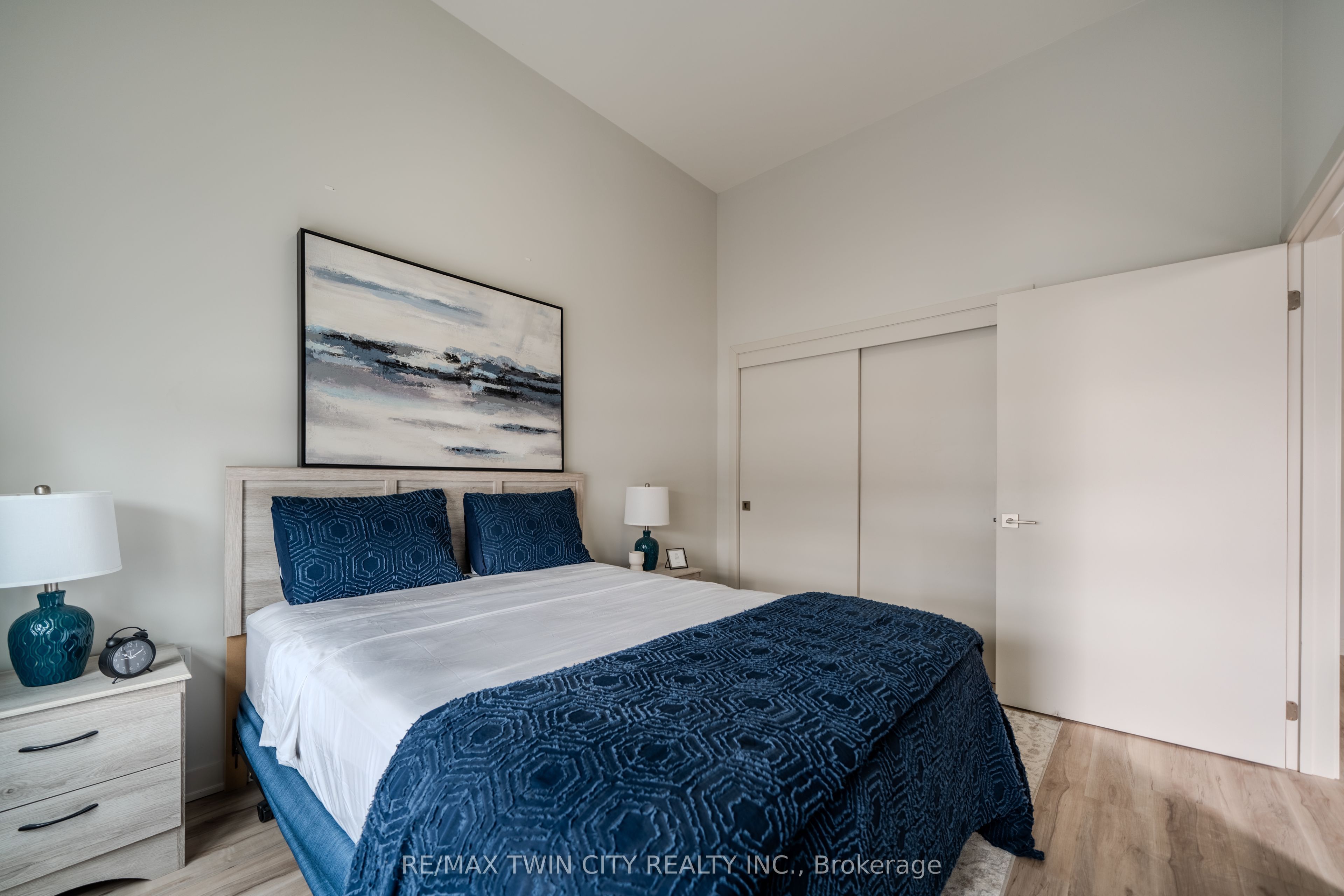 152 North Park Street 208 Property Photo 8