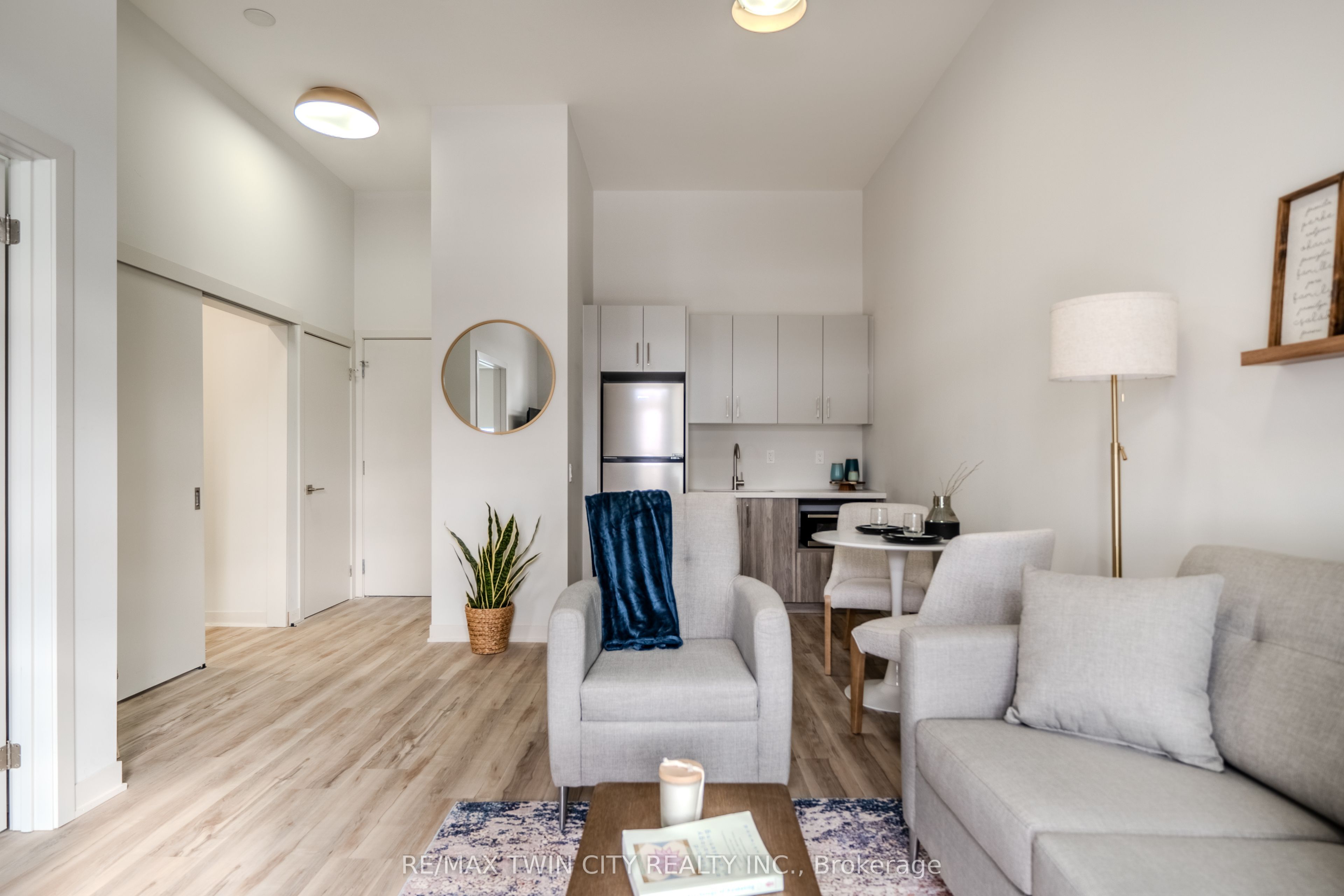 152 North Park Street 304 Property Photo 2