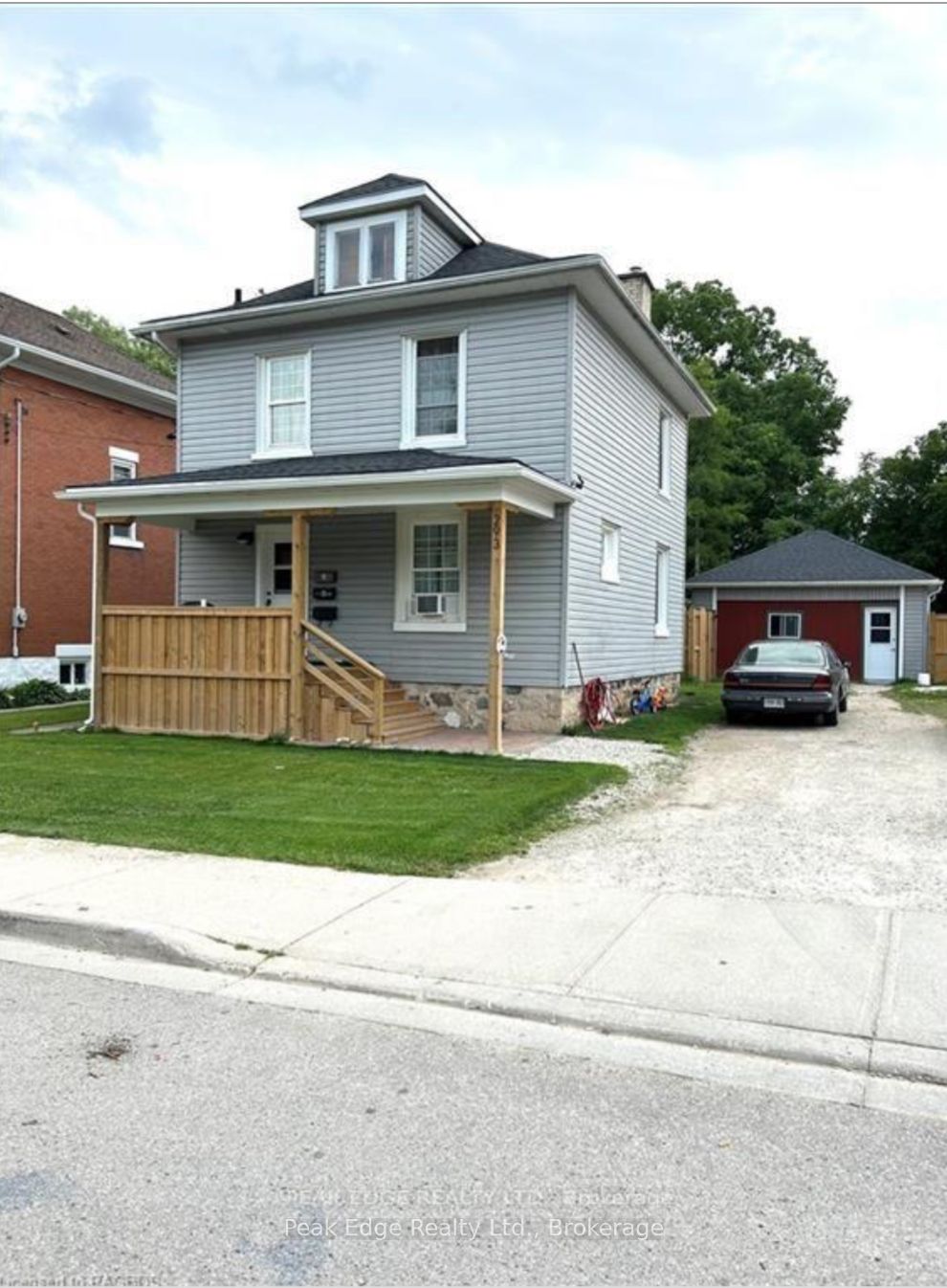 293 9th St Property Photo