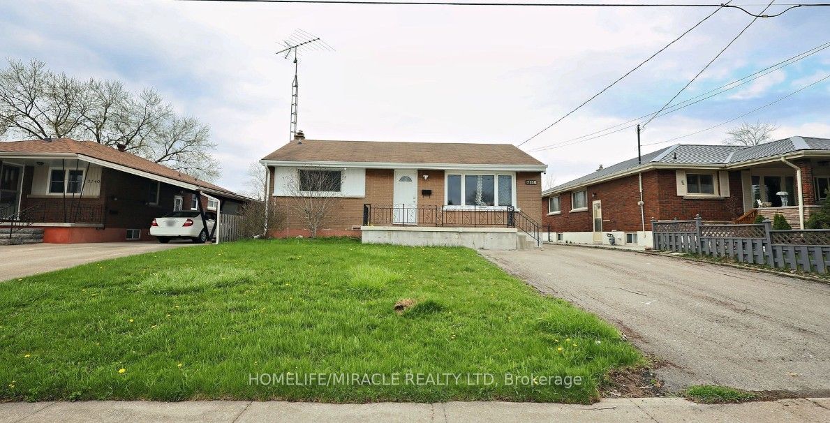7150 Douglas Crescent Property Photo 1