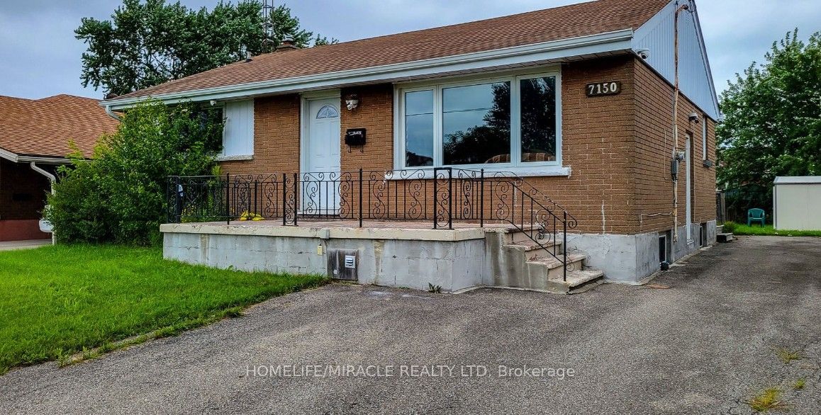7150 Douglas Crescent Property Photo 2