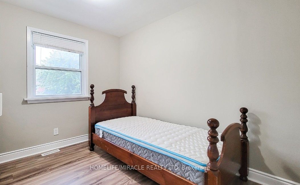 7150 Douglas Crescent Property Photo 15
