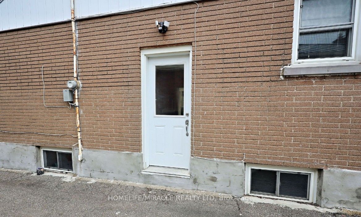 7150 Douglas Crescent Property Photo 31