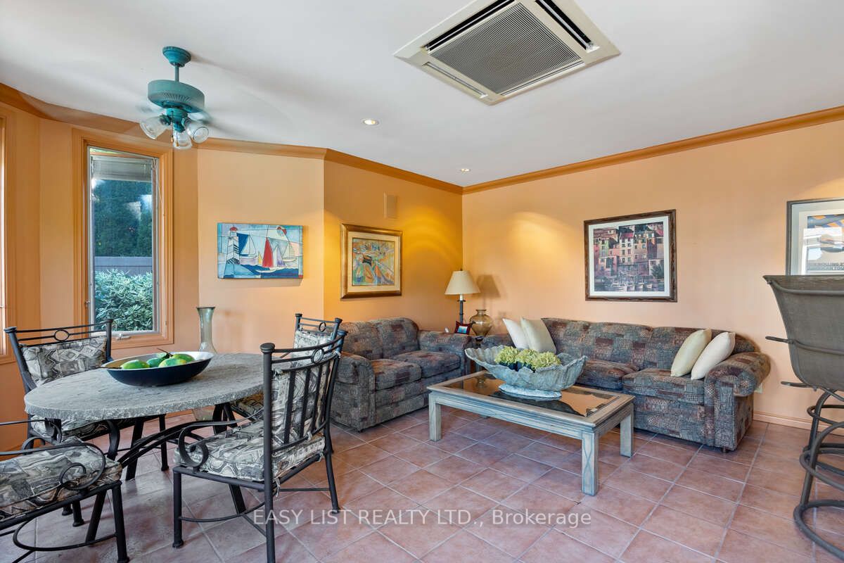 541 Kerr Crescent Property Photo 14