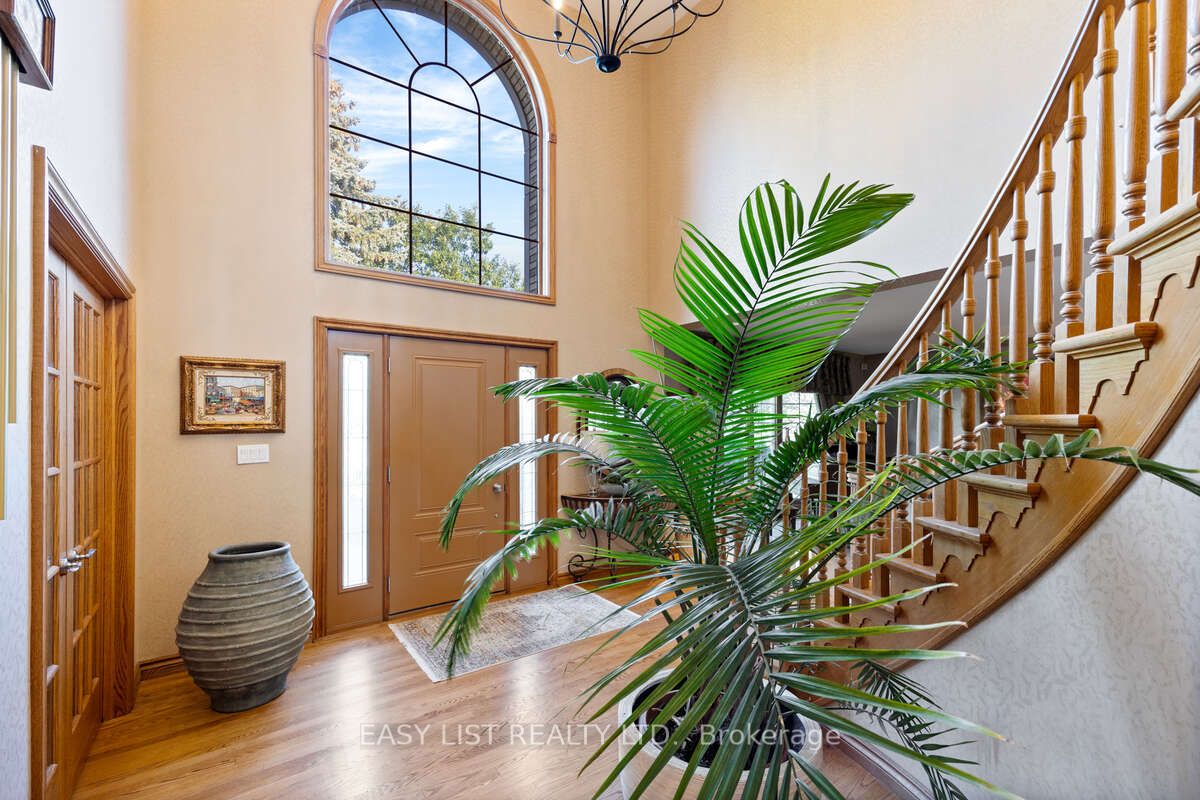 541 Kerr Crescent Property Photo 17