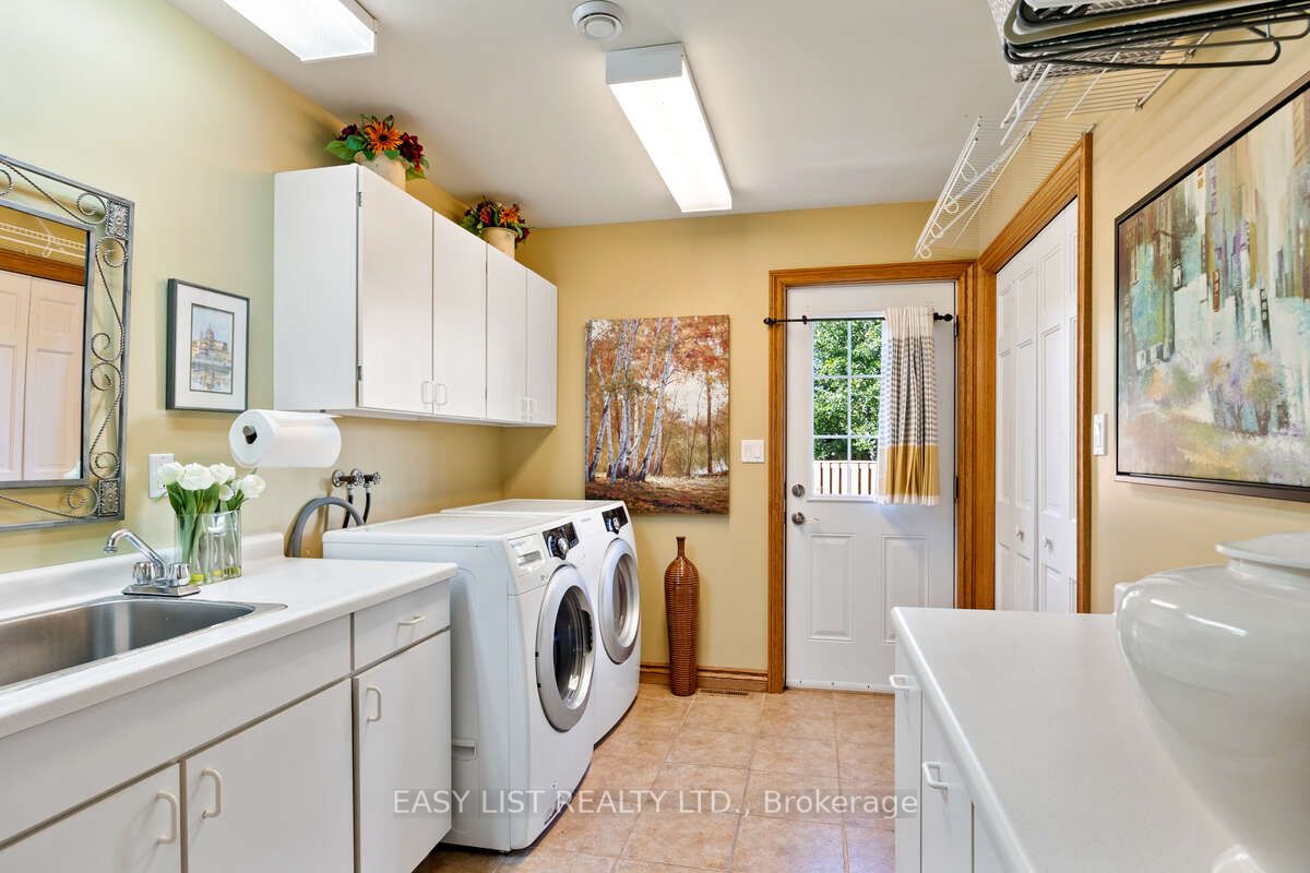 541 Kerr Crescent Property Photo 19
