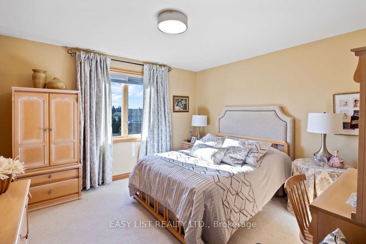 541 Kerr Crescent Property Photo 31