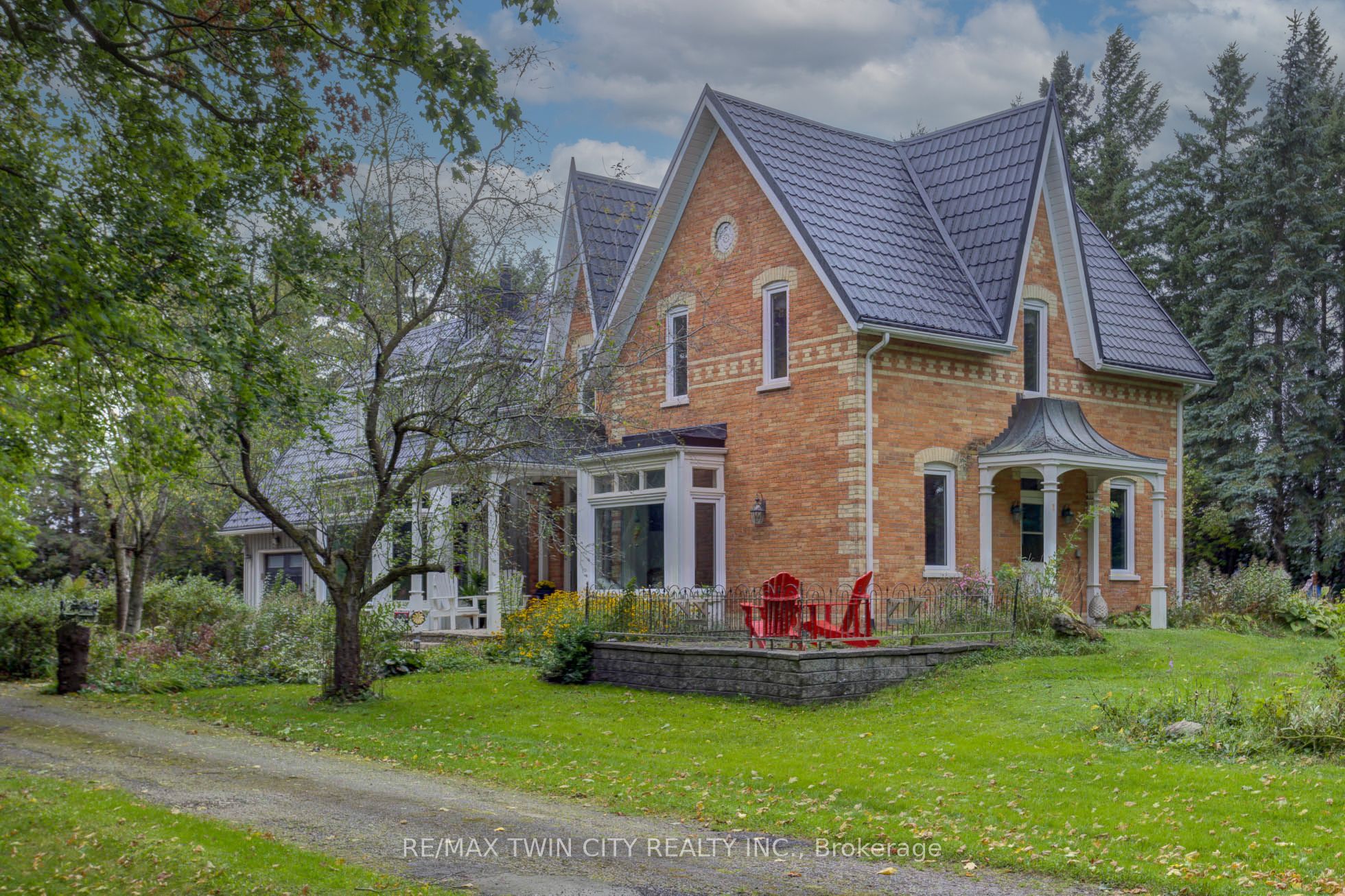 478278 3rd Line Property Photo
