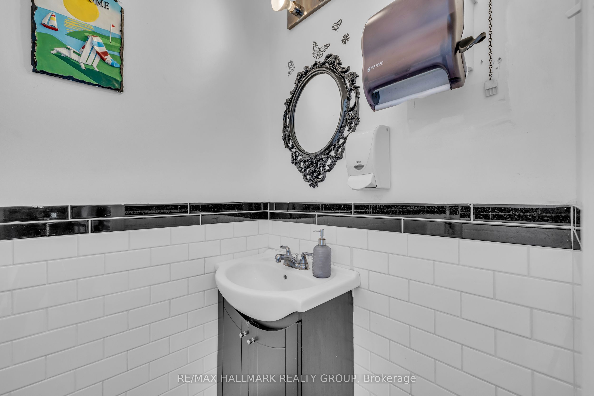 #b - 1489 Merivale Road Property Photo 15