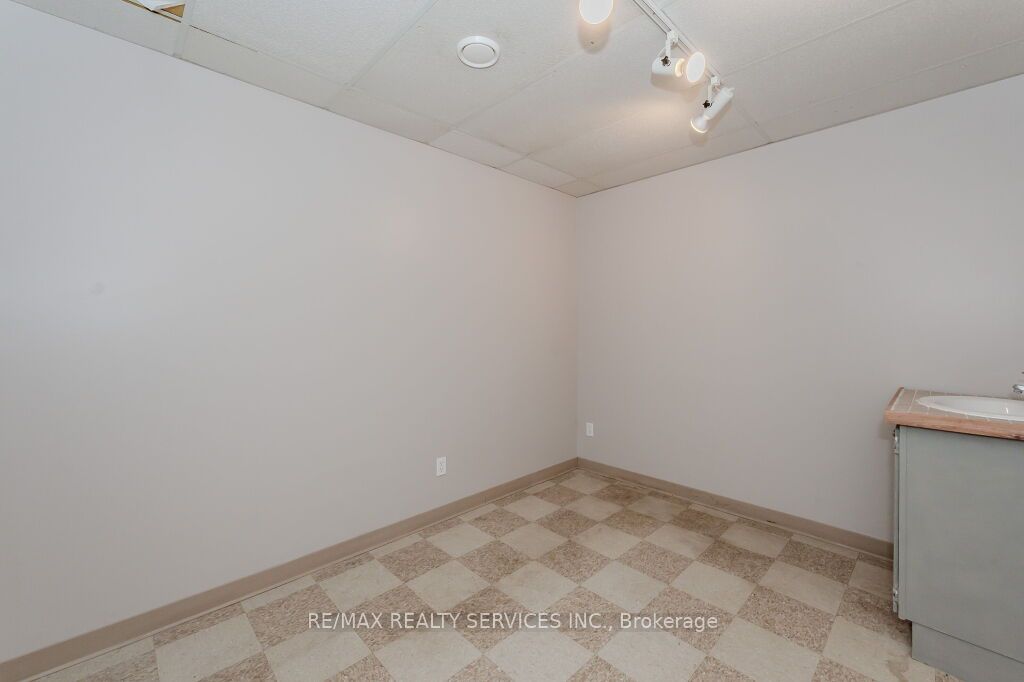 #2 - 3590 Lobsinger Line Property Photo 10