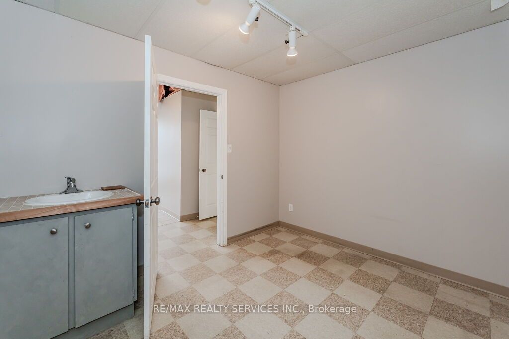 #2 - 3590 Lobsinger Line Property Photo 11