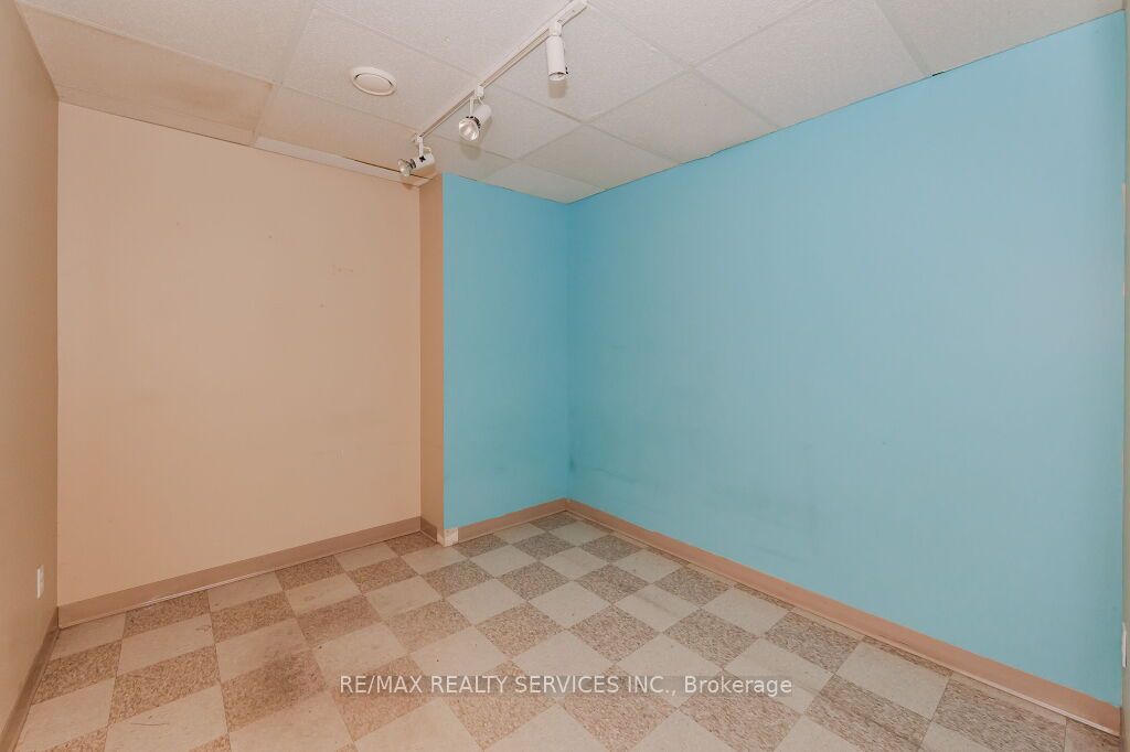 #2 - 3590 Lobsinger Line Property Photo 13