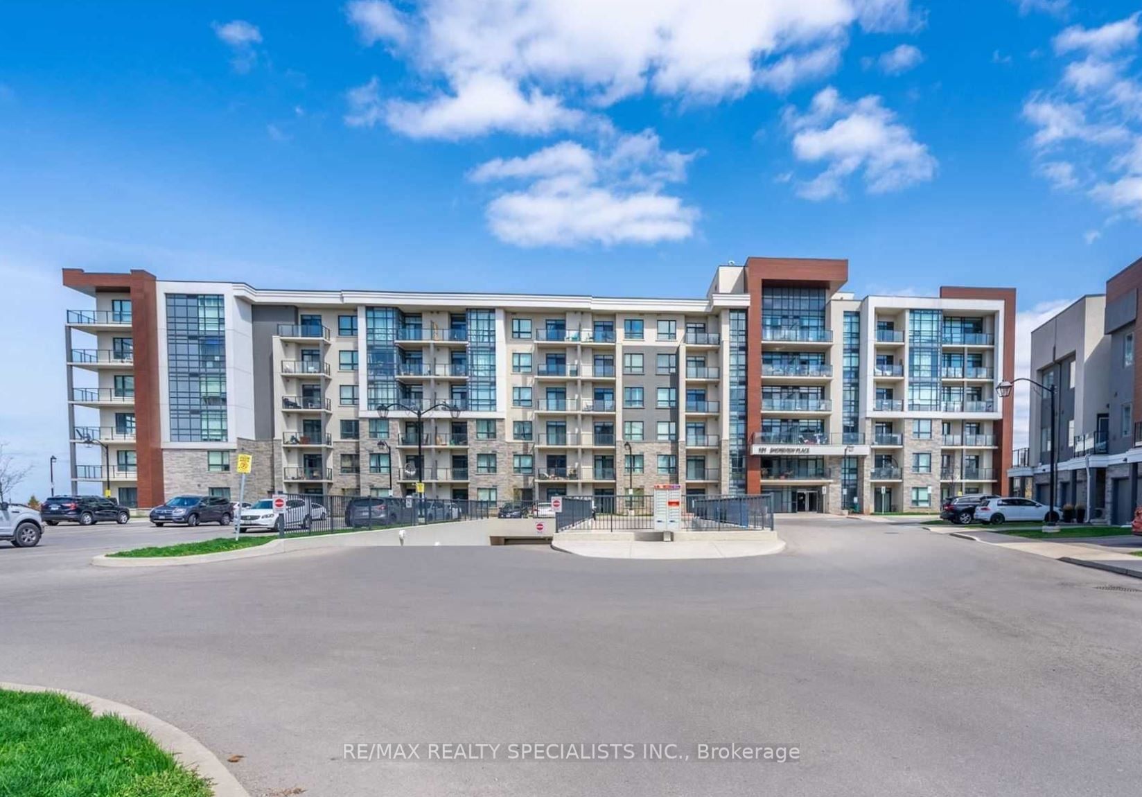 #332 - 101 Shoreview Place Property Photo 1