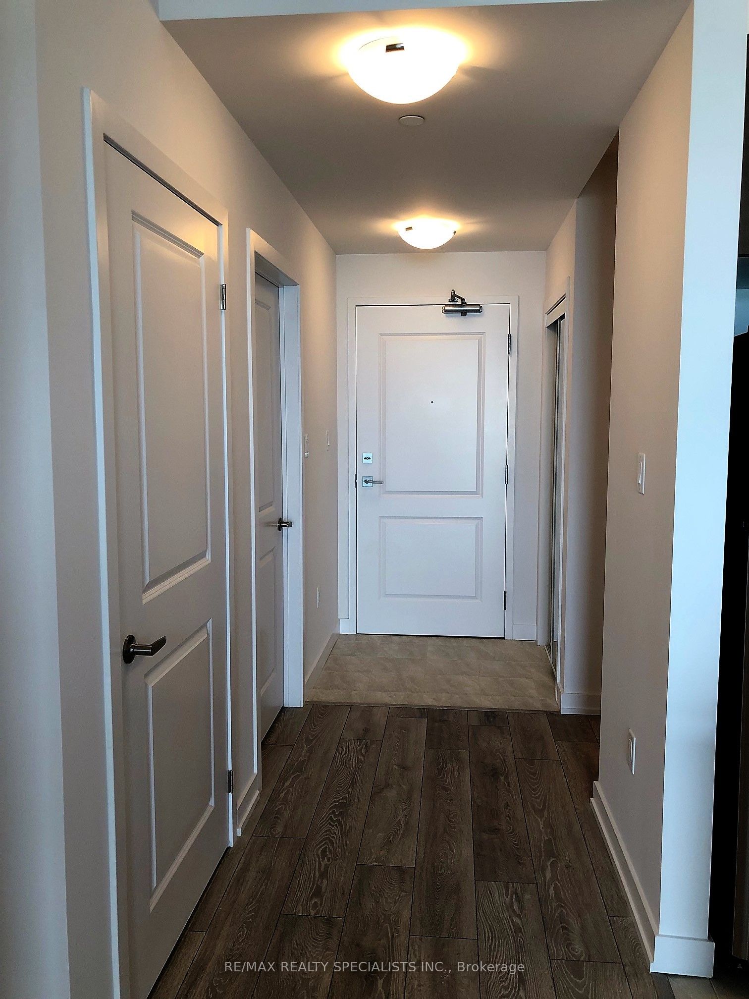 #332 - 101 Shoreview Place Property Photo 4