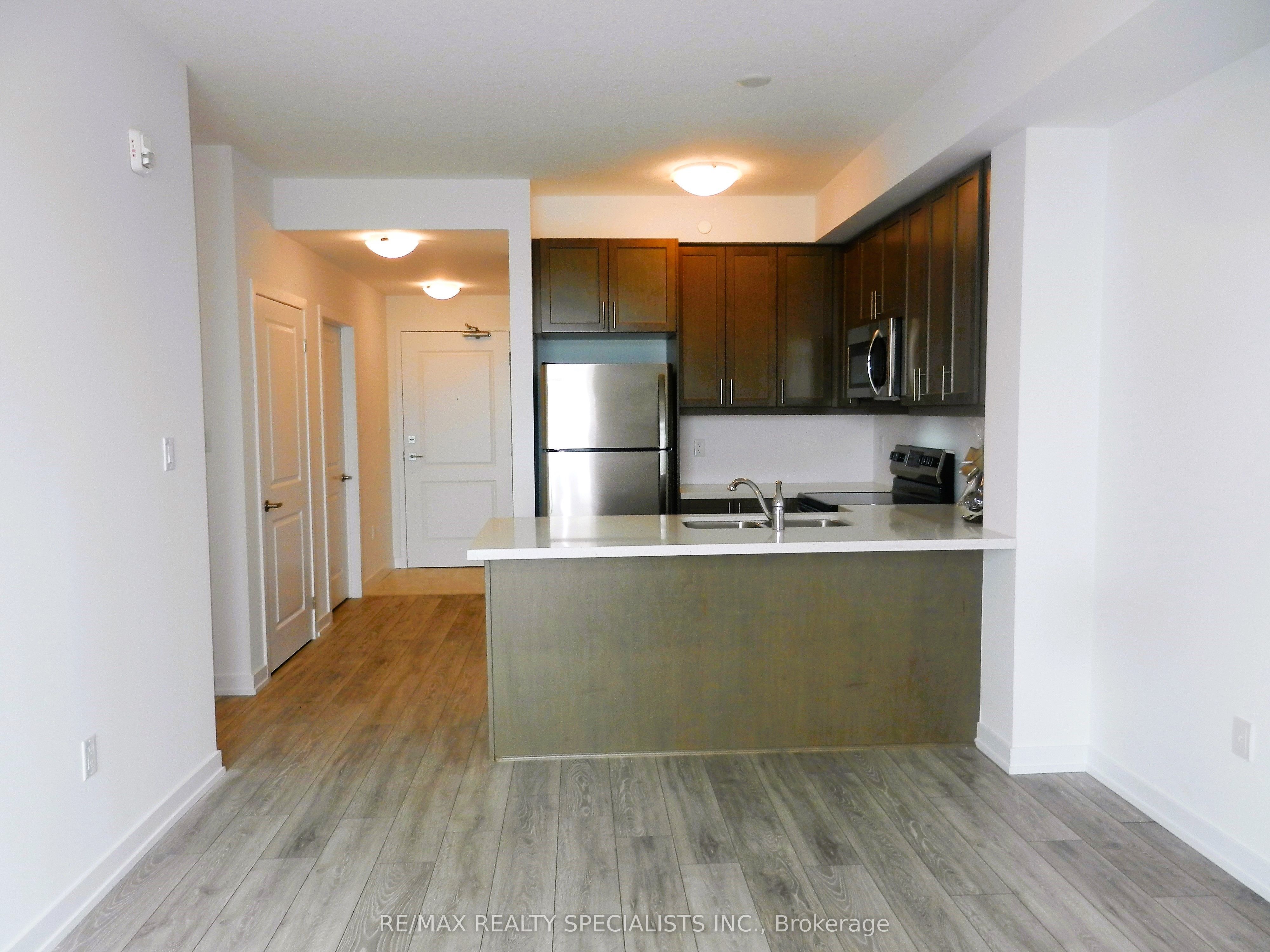 #332 - 101 Shoreview Place Property Photo 5