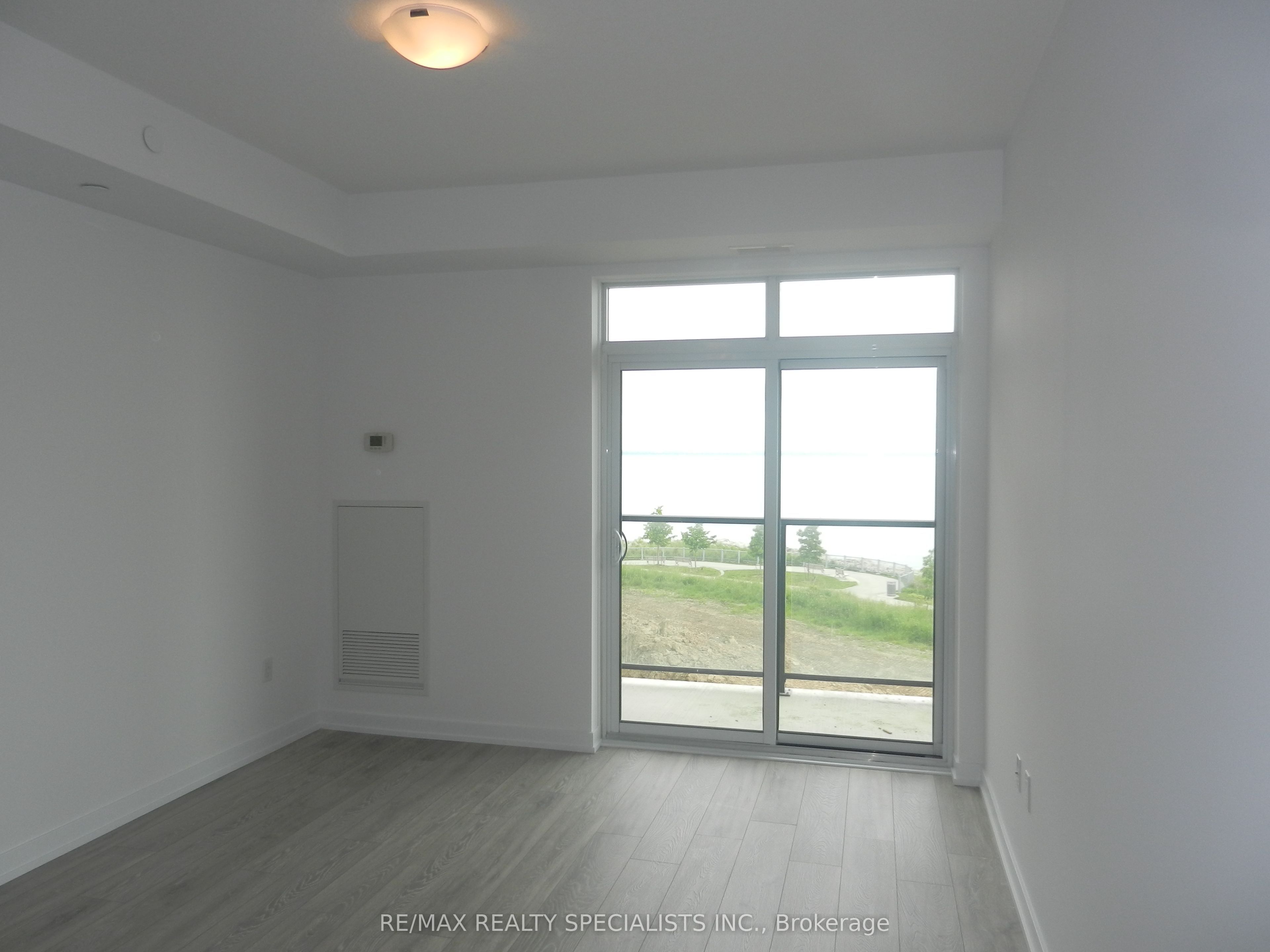 #332 - 101 Shoreview Place Property Photo 7