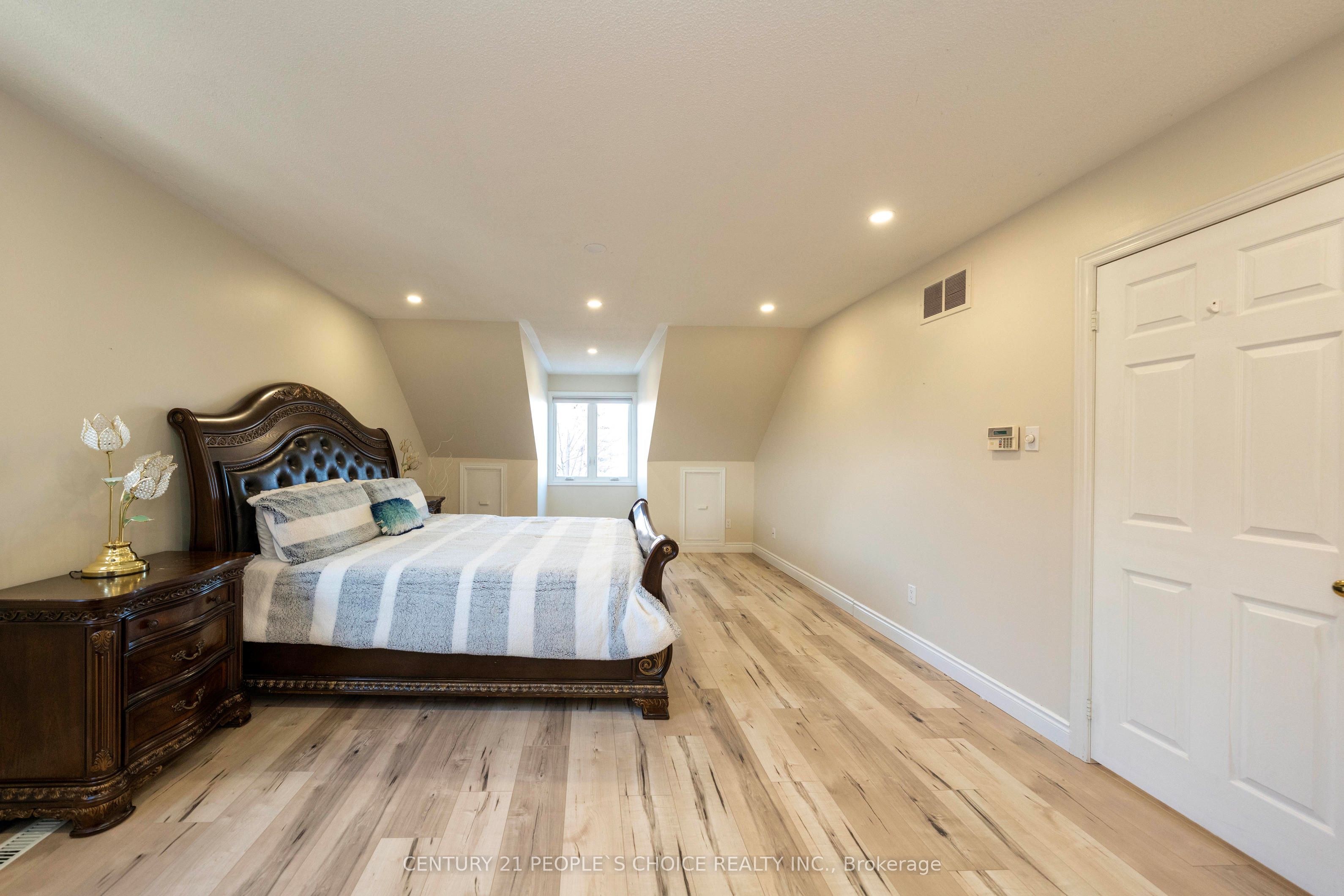 18 Falcon Court Property Photo 17