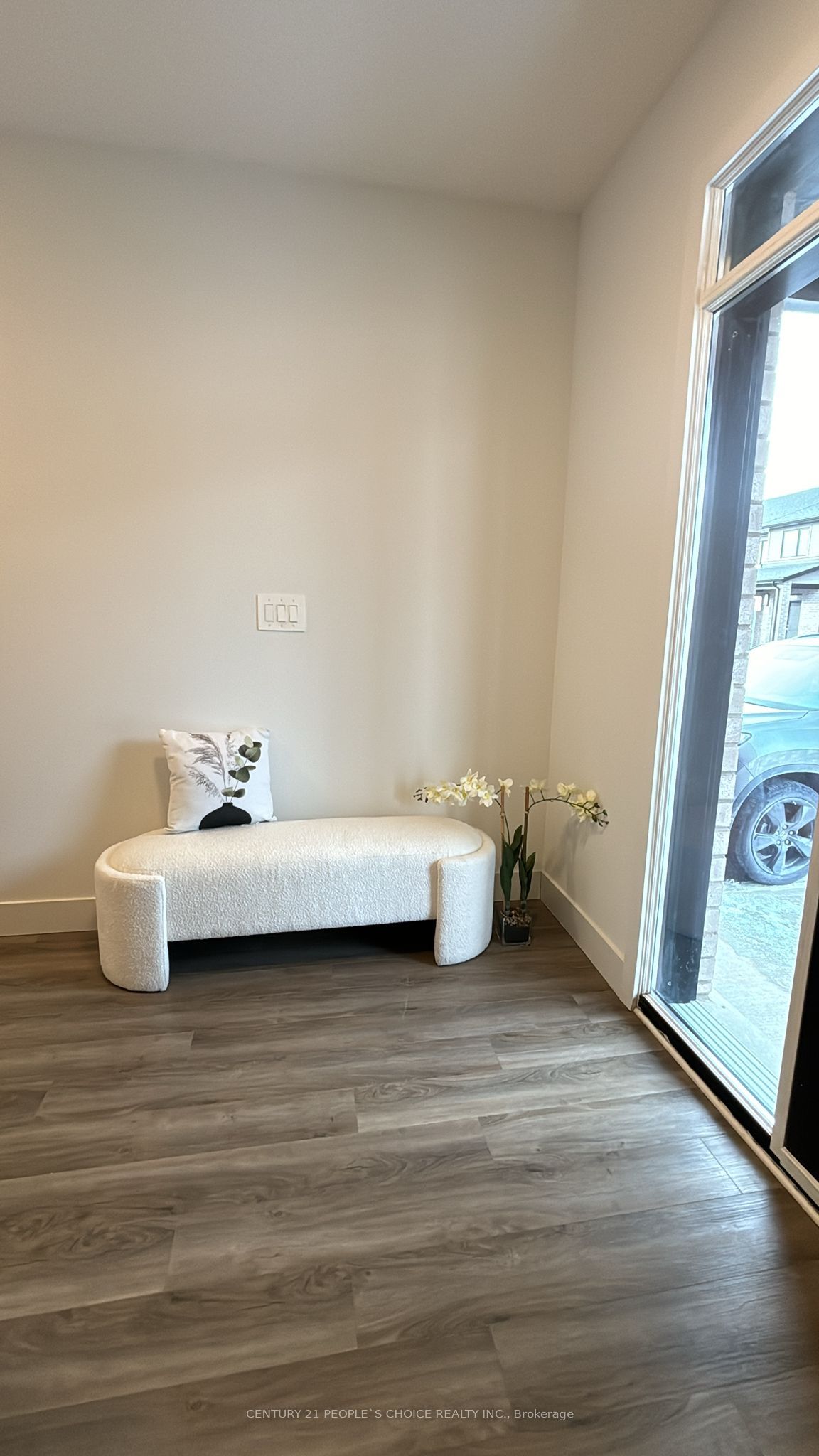 #31 - 3635 Southbridge Avenue Property Photo 2
