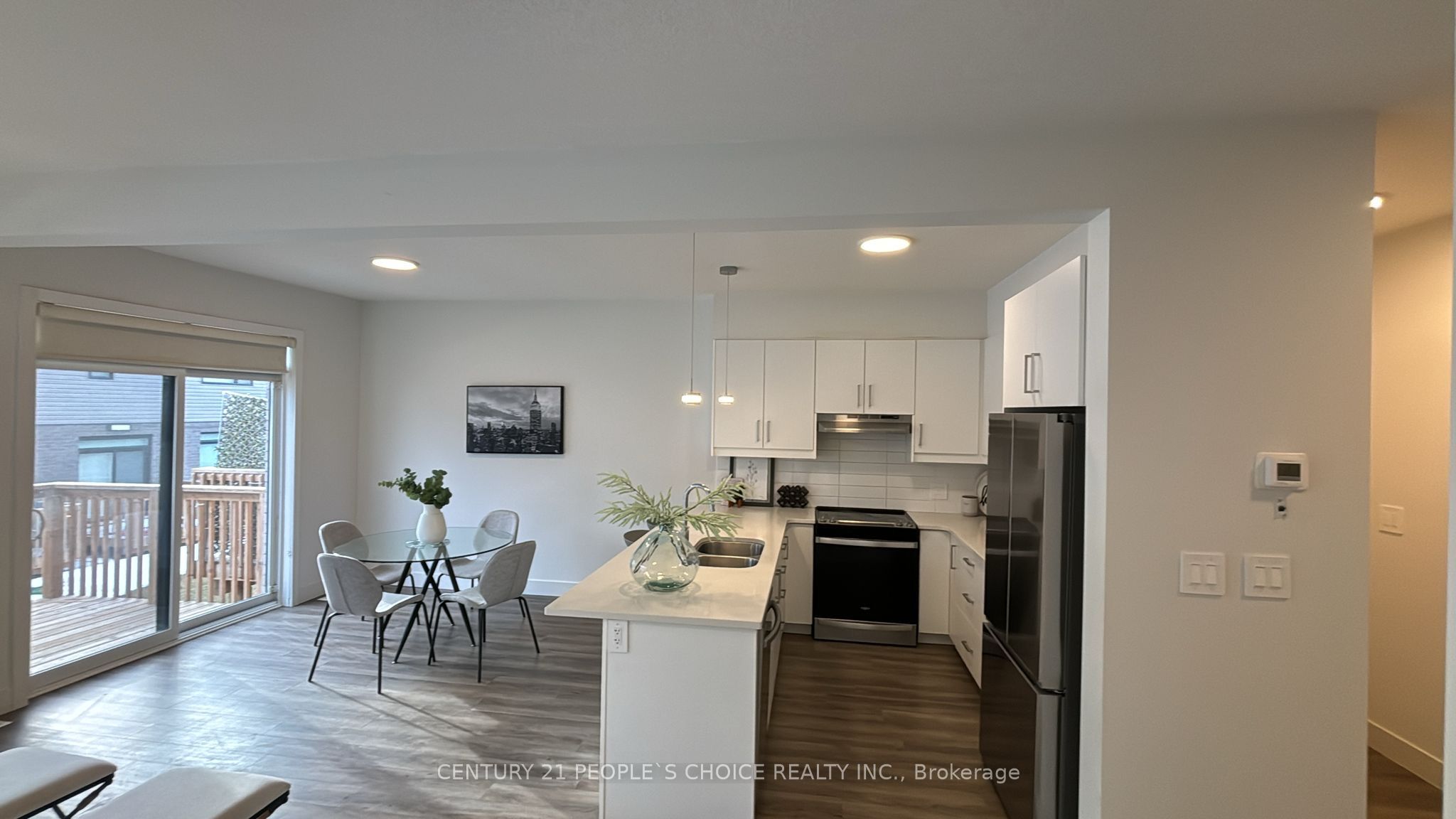 #31 - 3635 Southbridge Avenue Property Photo 6
