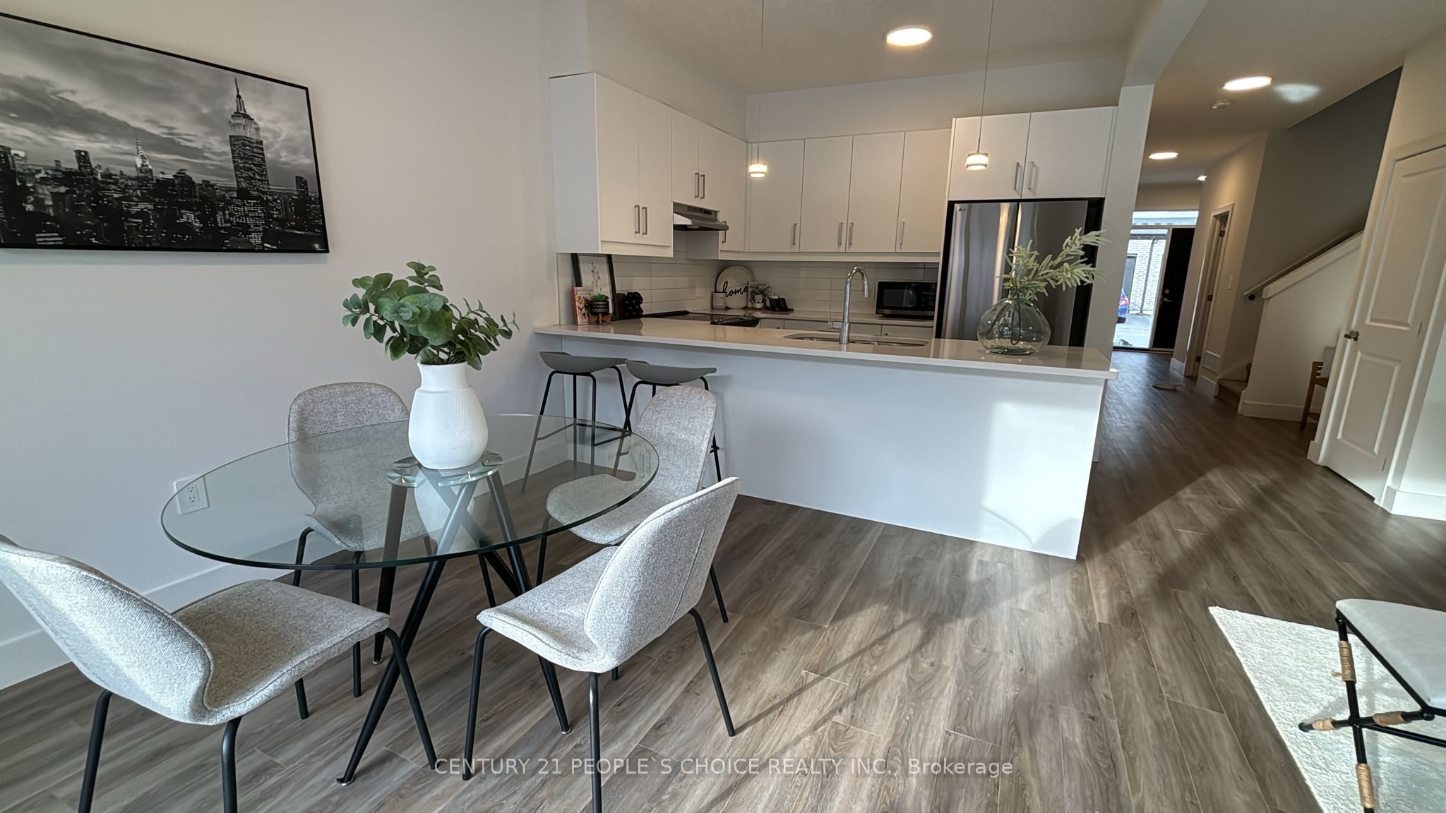 #31 - 3635 Southbridge Avenue Property Photo 7