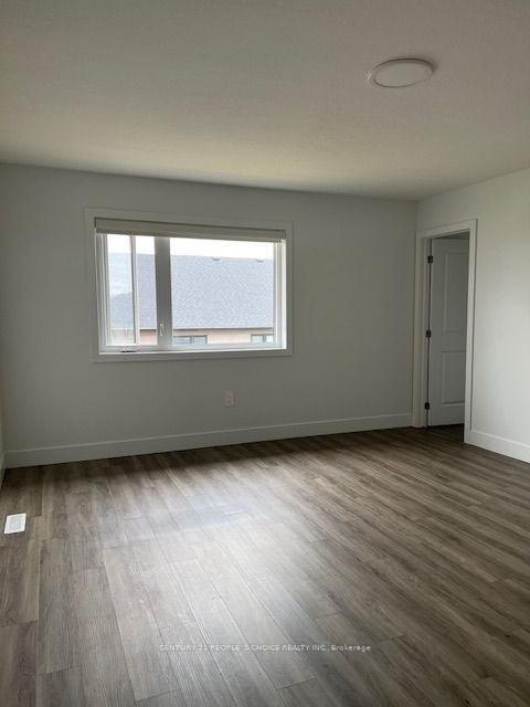 #31 - 3635 Southbridge Avenue Property Photo 12