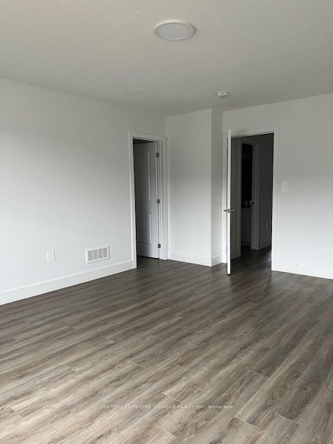 #31 - 3635 Southbridge Avenue Property Photo 13