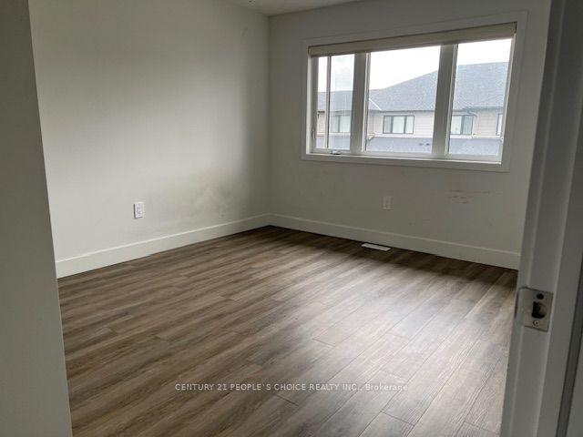 #31 - 3635 Southbridge Avenue Property Photo 23