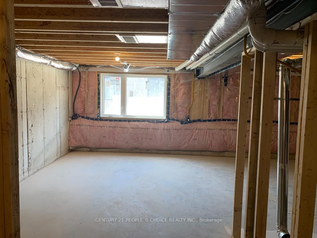 #31 - 3635 Southbridge Avenue Property Photo 26