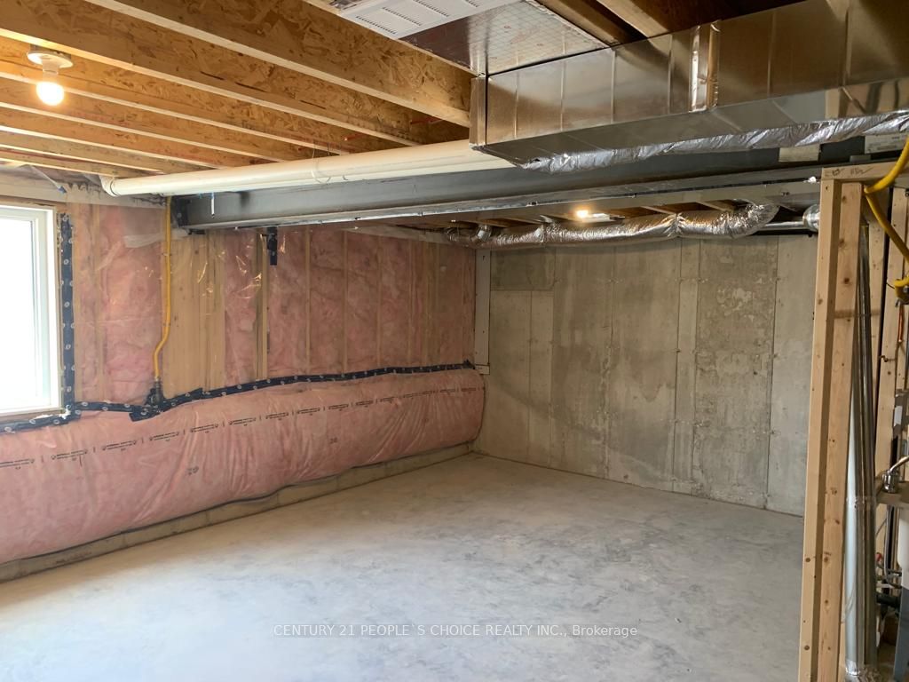 #31 - 3635 Southbridge Avenue Property Photo 27