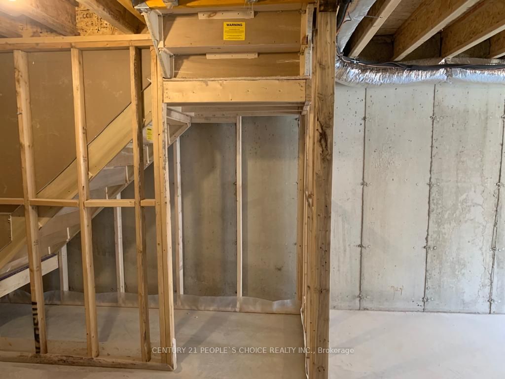 #31 - 3635 Southbridge Avenue Property Photo 28
