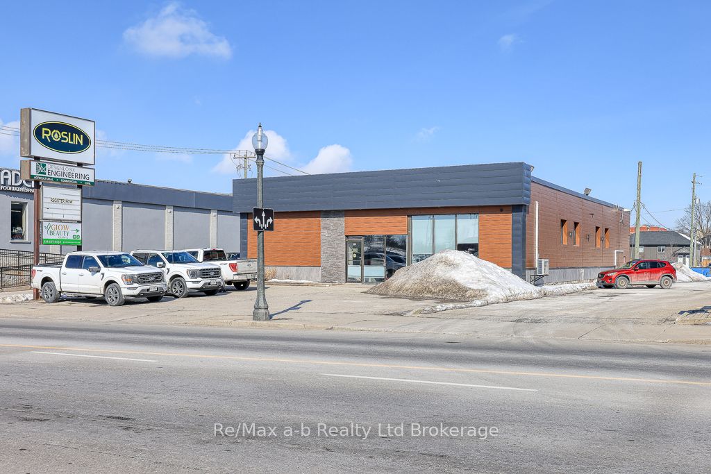 677 Dundas Street Property Photo 1