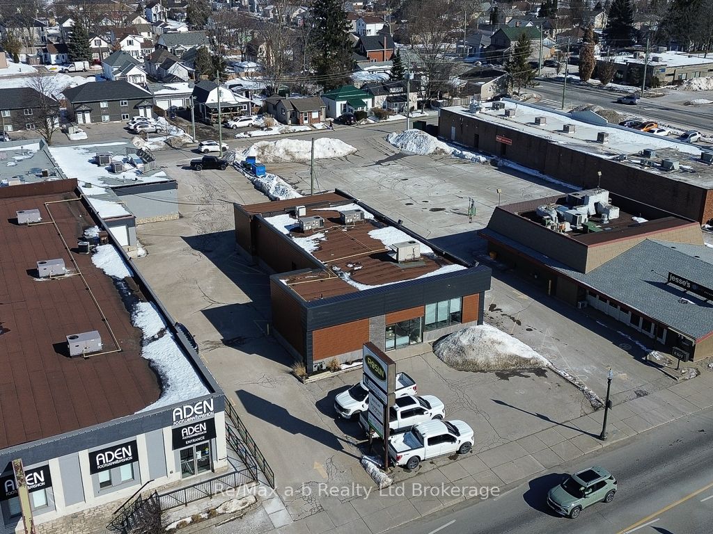 677 Dundas Street Property Photo 6