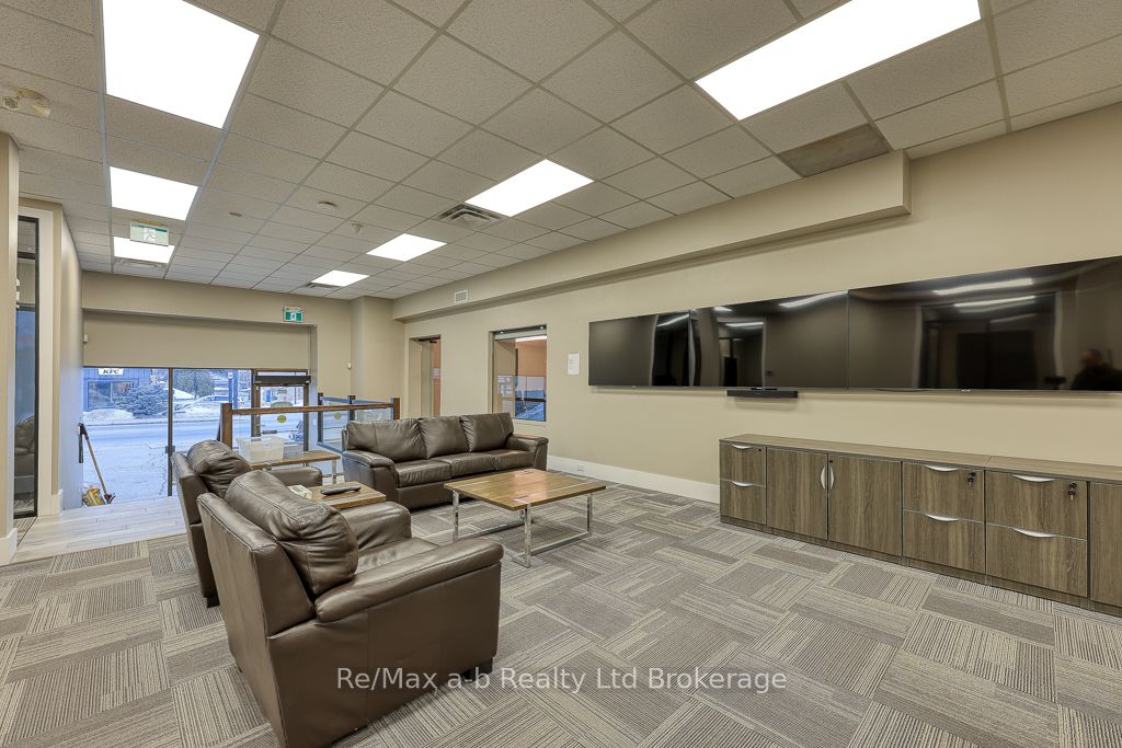 677 Dundas Street Property Photo 12