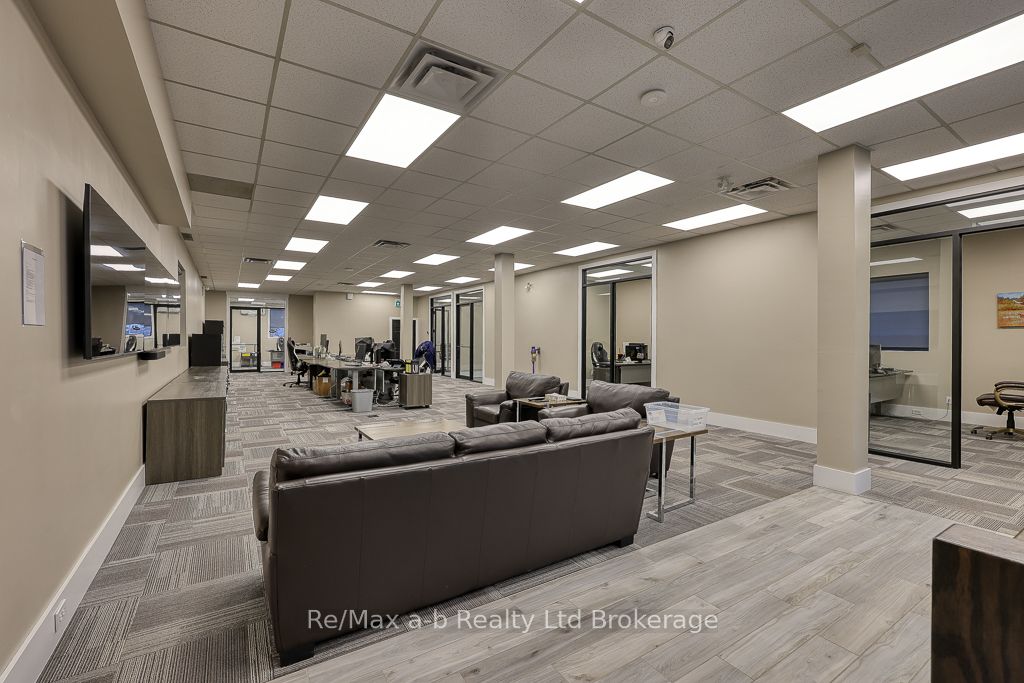 677 Dundas Street Property Photo 13