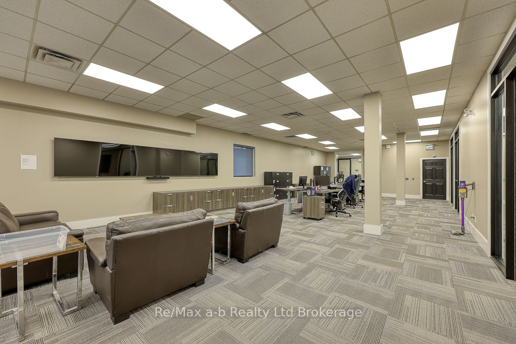 677 Dundas Street Property Photo 14