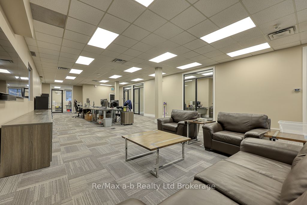 677 Dundas Street Property Photo 15