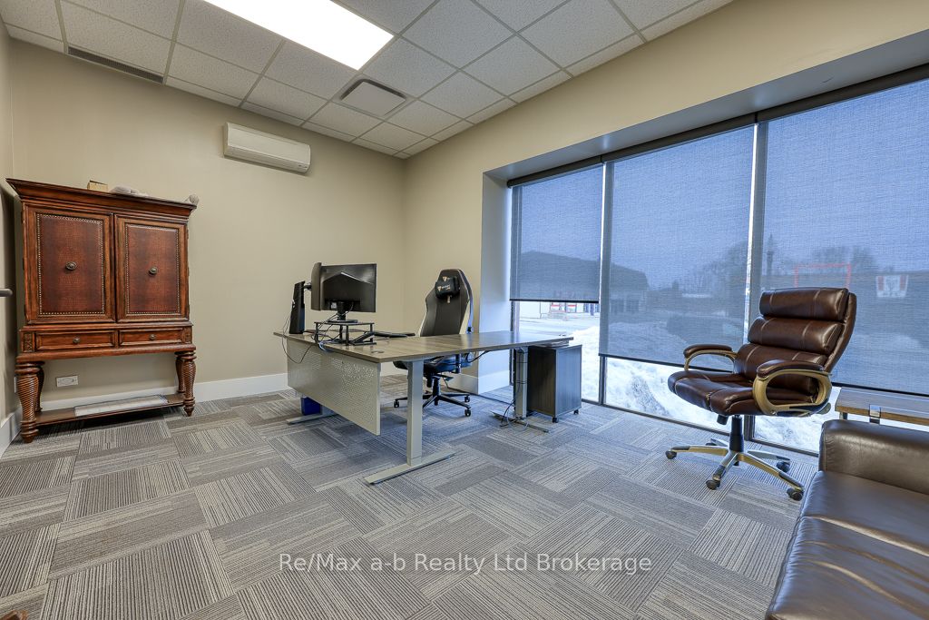 677 Dundas Street Property Photo 16