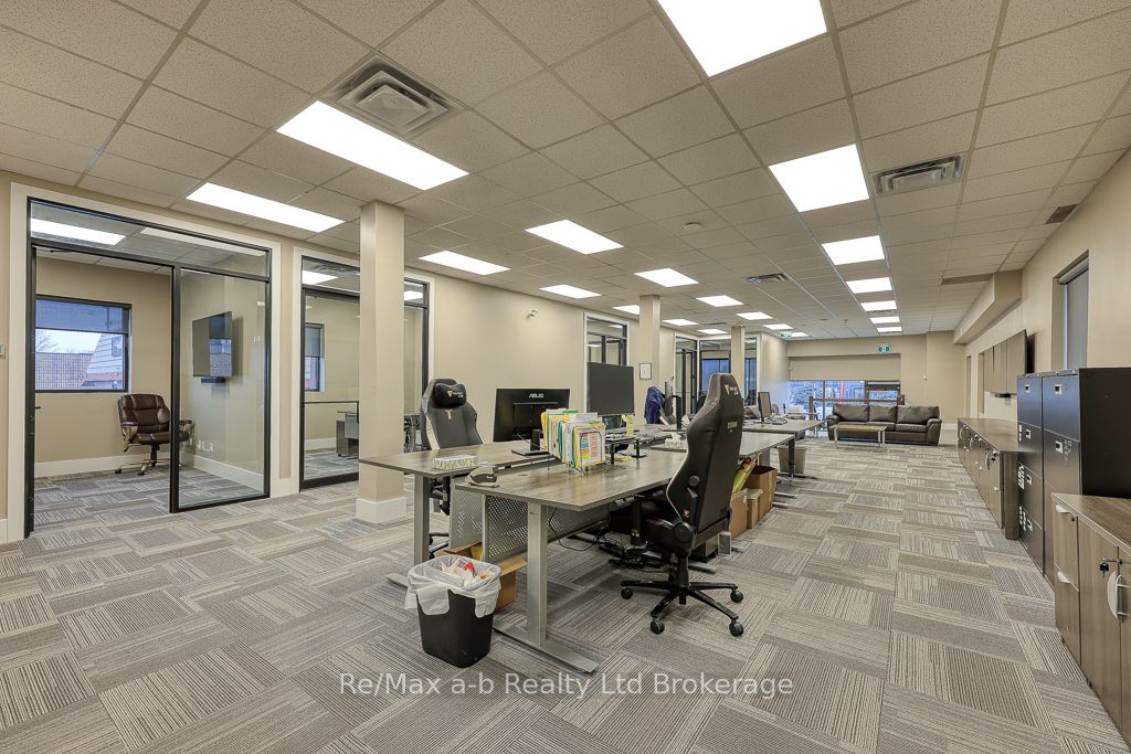 677 Dundas Street Property Photo 20
