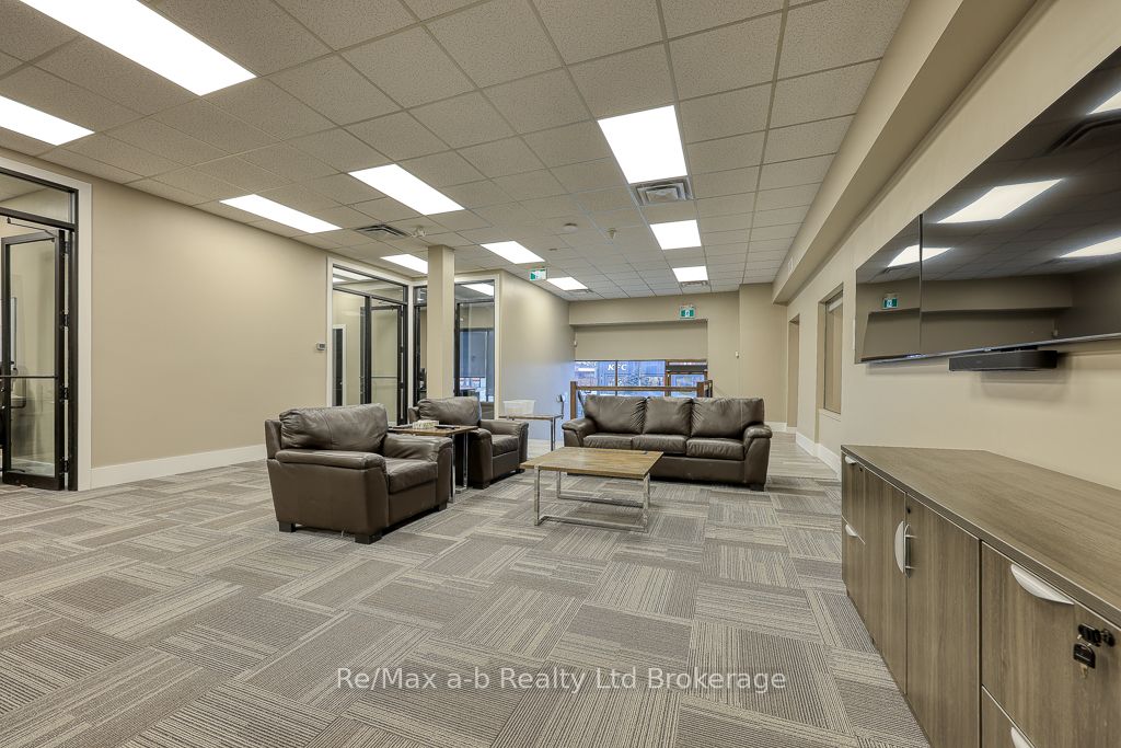 677 Dundas Street Property Photo 21