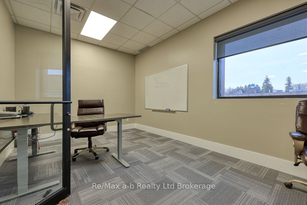 677 Dundas Street Property Photo 22