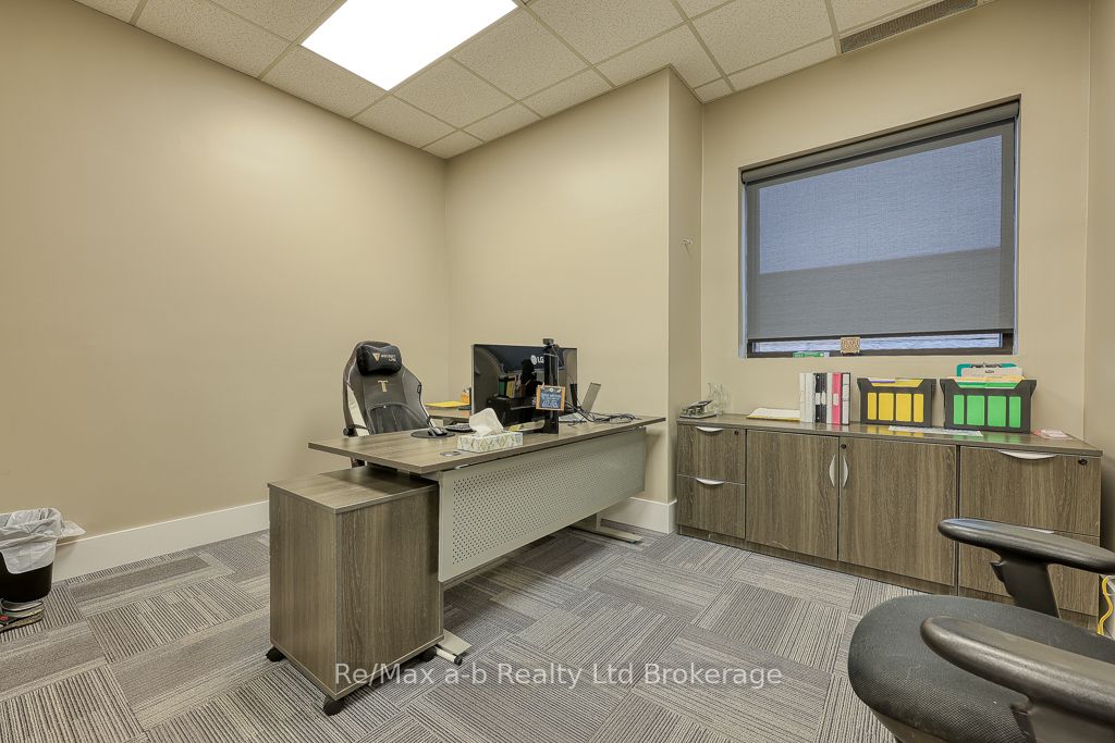 677 Dundas Street Property Photo 23