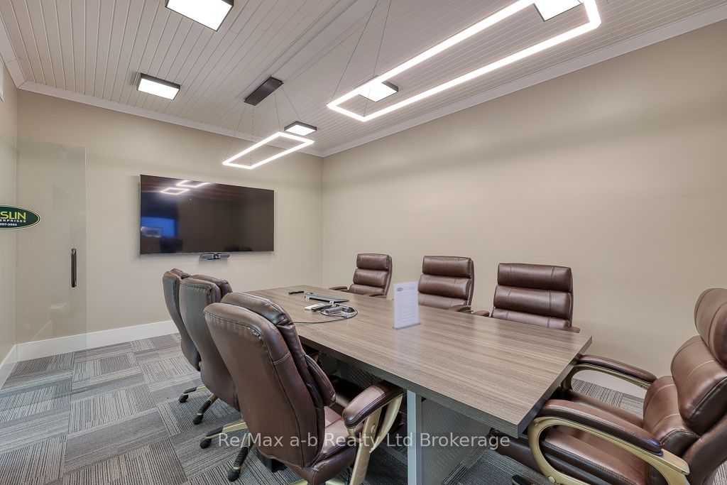 677 Dundas Street Property Photo 24