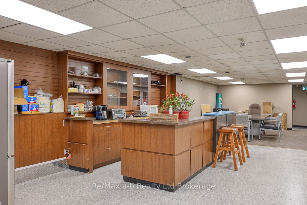 677 Dundas Street Property Photo 25