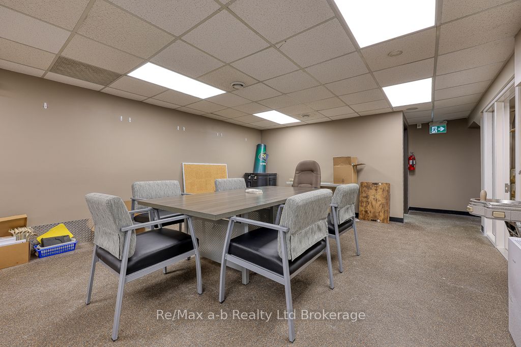 677 Dundas Street Property Photo 27