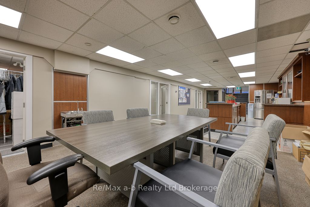677 Dundas Street Property Photo 28