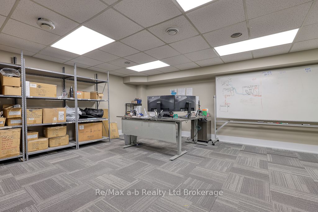 677 Dundas Street Property Photo 29