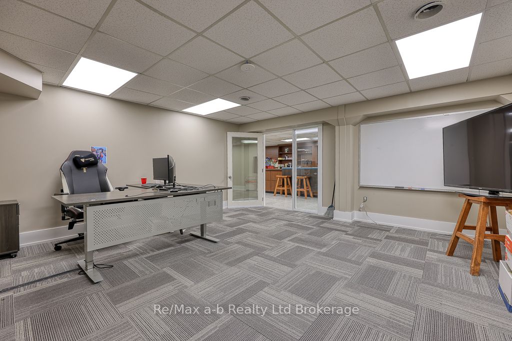 677 Dundas Street Property Photo 31