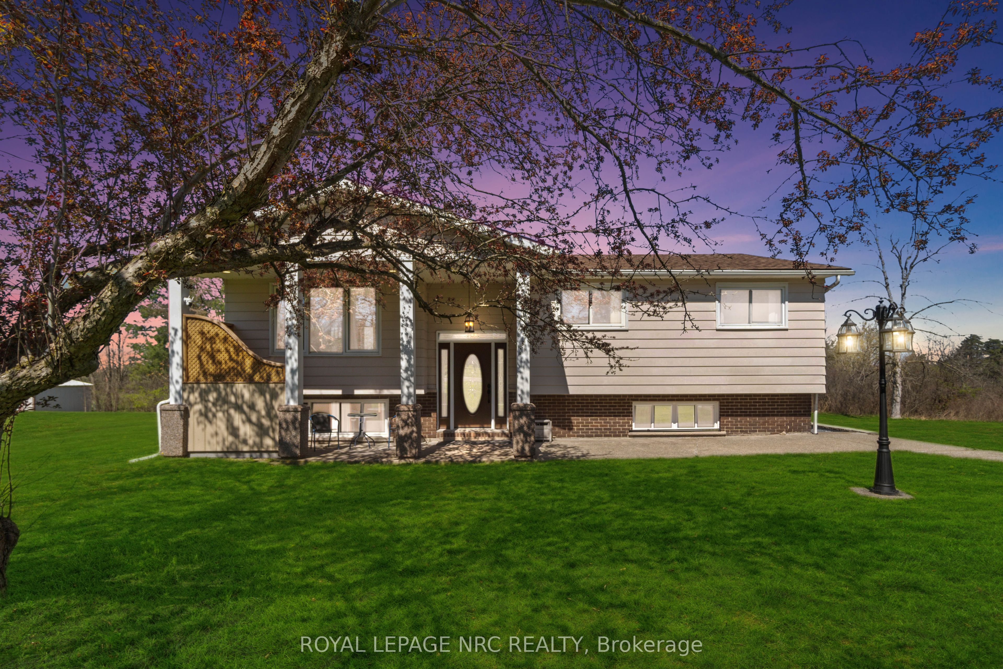 883 Ridge Rd N Property Photo