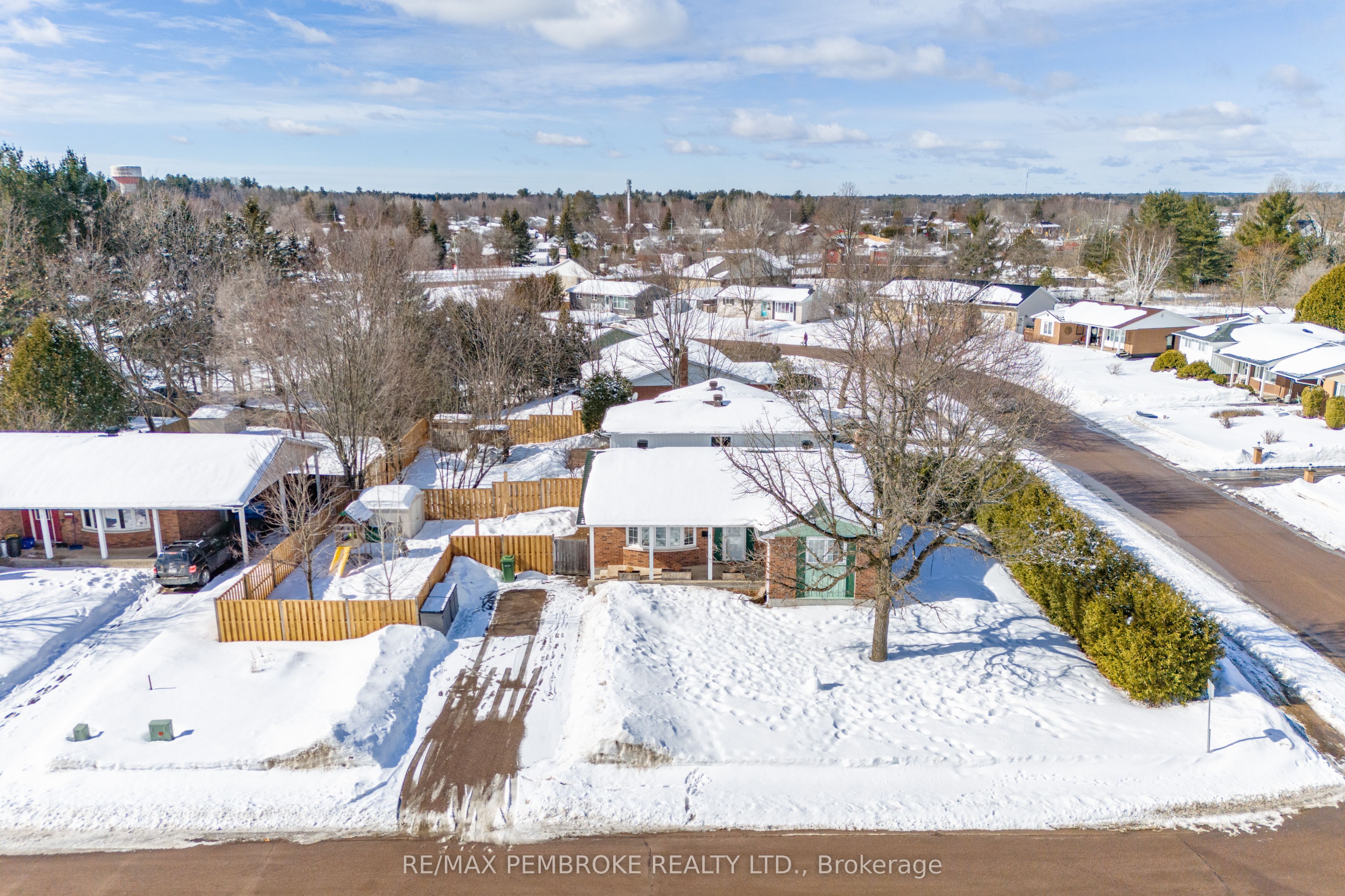 1 Pine Place Property Photo
