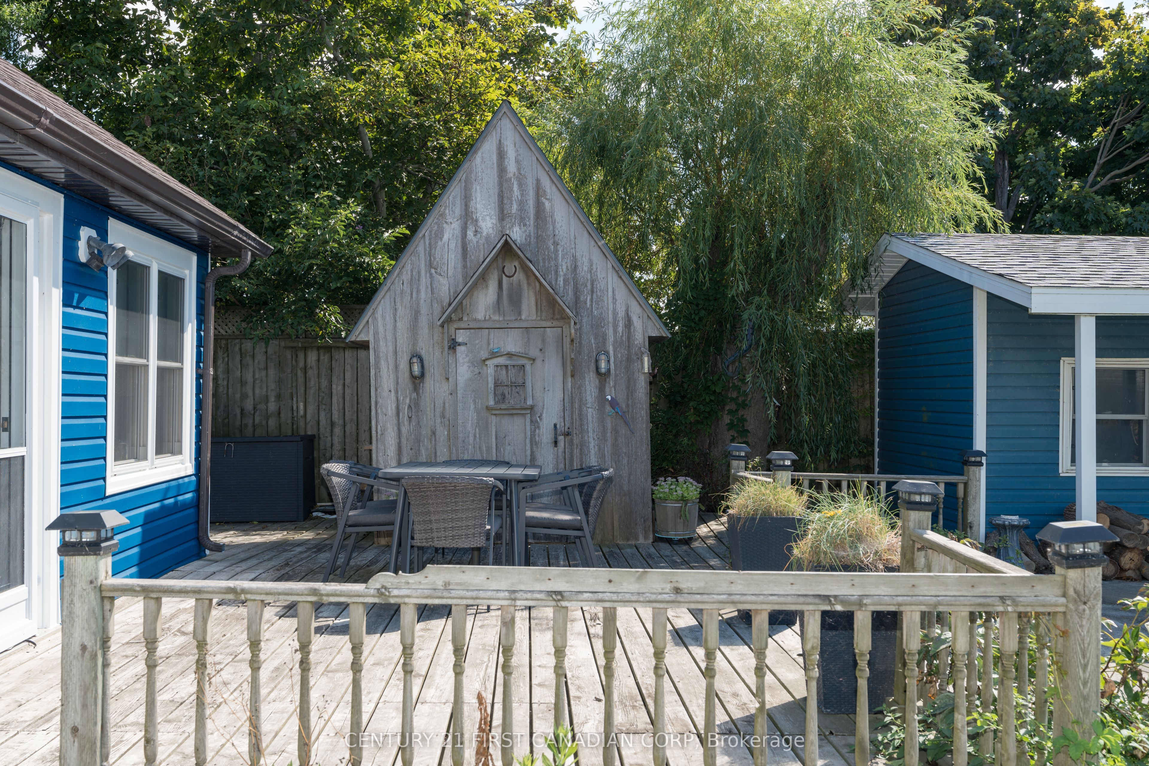18512 Erie Shore Drive S Property Photo 2
